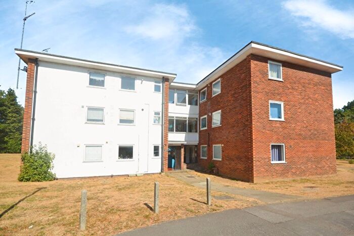 2 Bedroom Flat For Sale In Pepper Lane, Reading, RG6