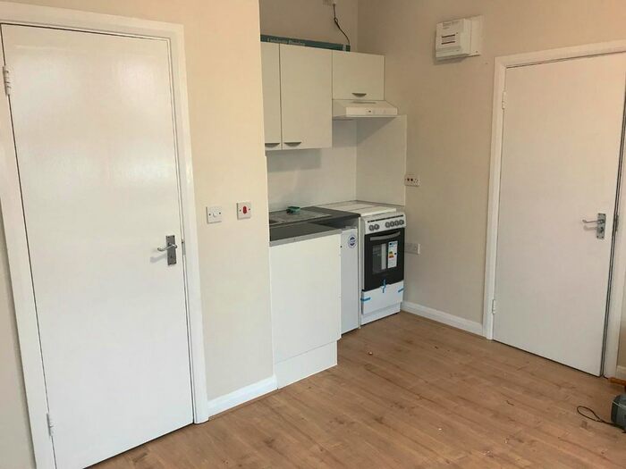 Studio To Rent In East Barnet Road, Flat, London, EN4
