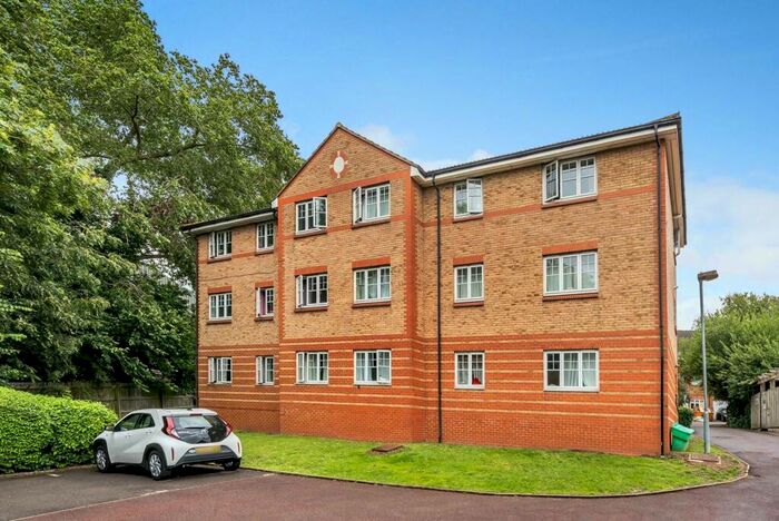 2 Bedroom Flat To Rent In Firethorn Close, Edgware, , Edgware, HA8