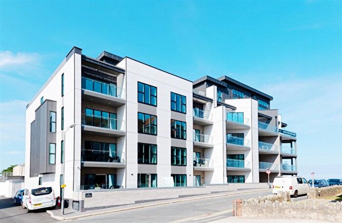 1 Bedroom Flat For Sale In Narrowcliff, Newquay, TR7