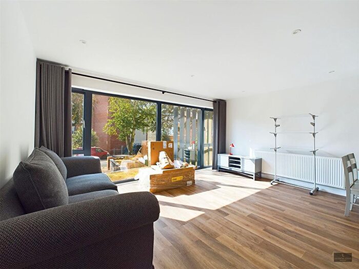 2 Bedroom Flat To Rent In New North Road, Exeter, EX4