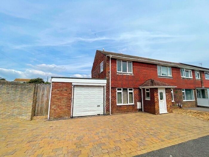 4 Bedroom End Of Terrace House For Sale In Bramber Close, Peacehaven, BN10