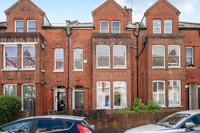 2 Bedroom Flat For Sale In Plympton Road, Brondesbury, London, NW6