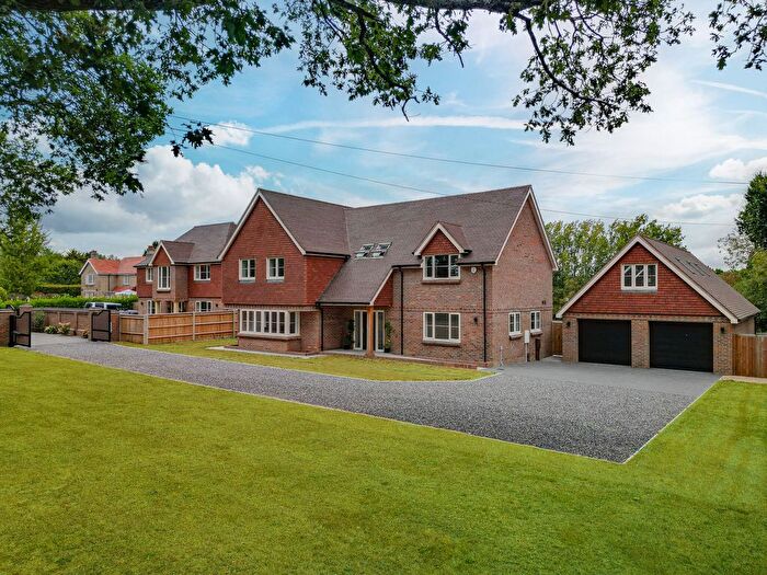 5 Bedroom Detached House For Sale In Southwick Road, North Boarhunt, PO17