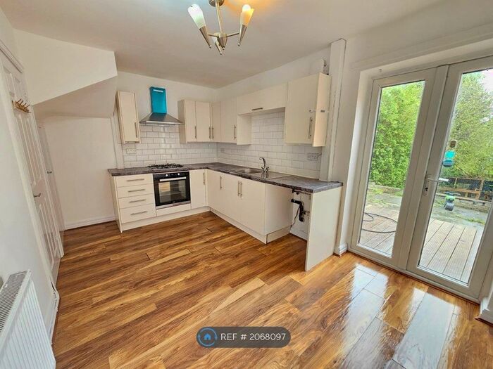 3 Bedroom Terraced House To Rent In Kirkby Avenue, Manchester, M40