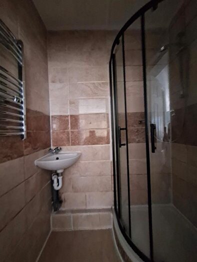2 Bedroom Bungalow To Rent In Park Lane, Hornchurch, RM11