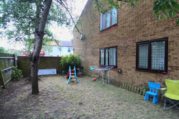 2 Bedroom Flat To Rent In Southbridge Road, Croydon, CR0