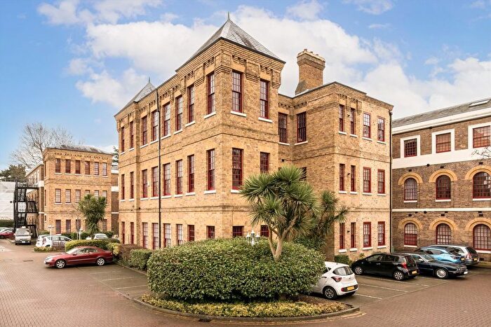 3 Bedroom Flat To Rent In West Park Road, West Park Road, UB2