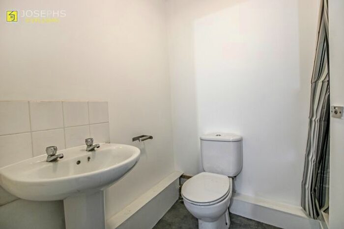 1 Bedroom Flat To Rent In Bromwich Street, Bolton, BL2