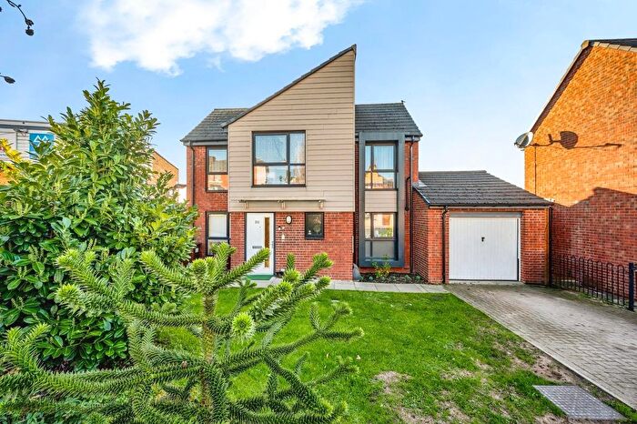 3 Bedroom Semi Detached House For Sale In Highbury Road, Nottingham, Nottinghamshire, NG6