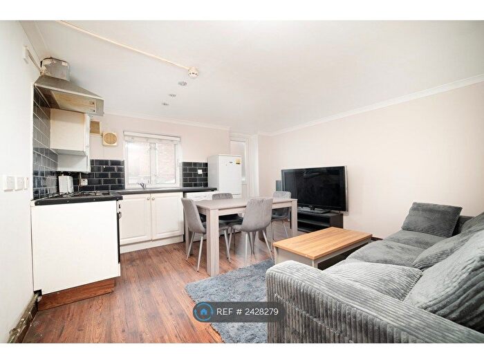 2 Bedroom Flat To Rent In Commercial Road, London, E1