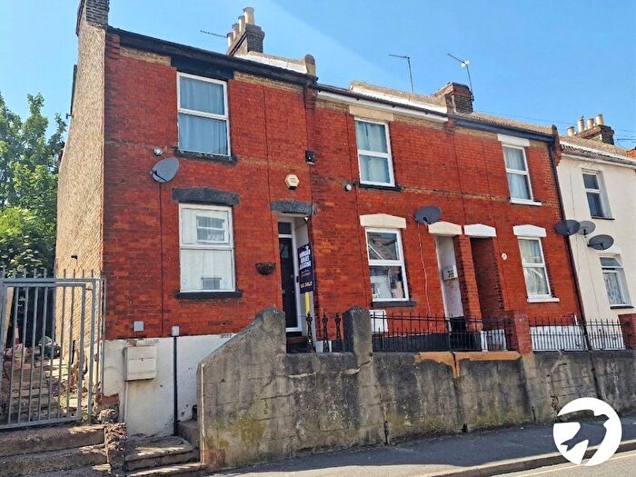 2 Bedroom End Of Terrace House For Sale In Thomas Street, Rochester, Kent, ME1