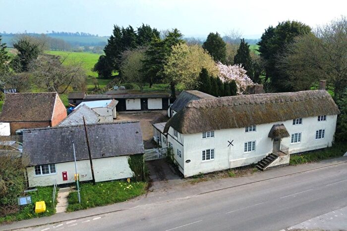 6 Bedroom Detached House For Sale In High Street, Burbage, Marlborough, SN8