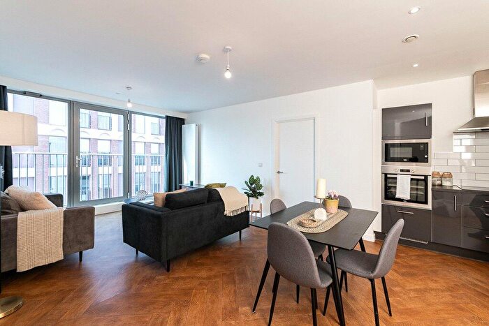 2 Bedroom Apartment To Rent In Broadside, Oldham Walk, M4