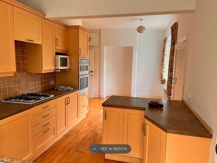 4 Bedroom Bungalow To Rent In Hill Top Avenue, Wilmslow, SK9