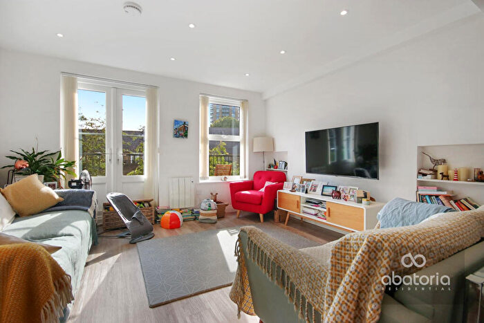 2 Bedroom Apartment For Sale In Riverside Mansions, Milk Yard, Wapping, London, E1W