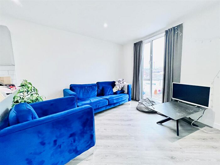 2 Bedroom Apartment To Rent In The Curve, Nottingham, NG7