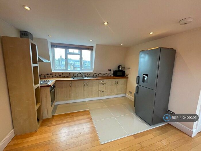 2 Bedroom Flat To Rent In Broomwood Road, London, SW11