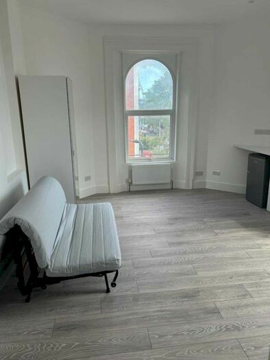 Studio To Rent In High Street, London, W3