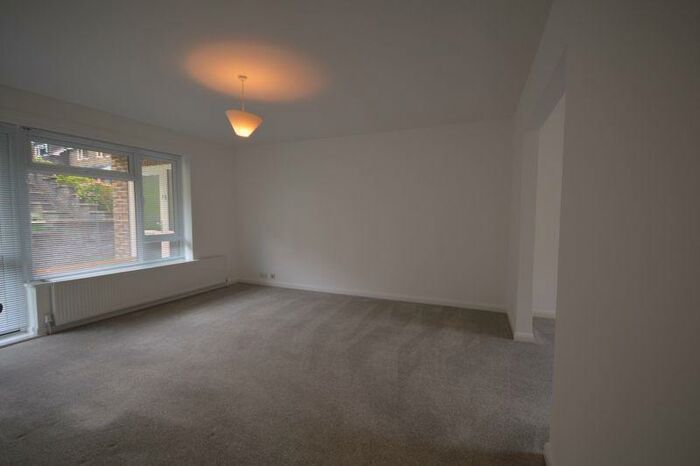 2 Bedroom Flat To Rent In Hurstmere Close, Hindhead, GU26