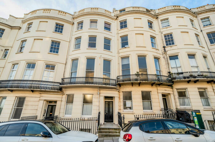 2 Bedroom Flat To Rent In Brunswick Place, Hove, East Sussex, BN3
