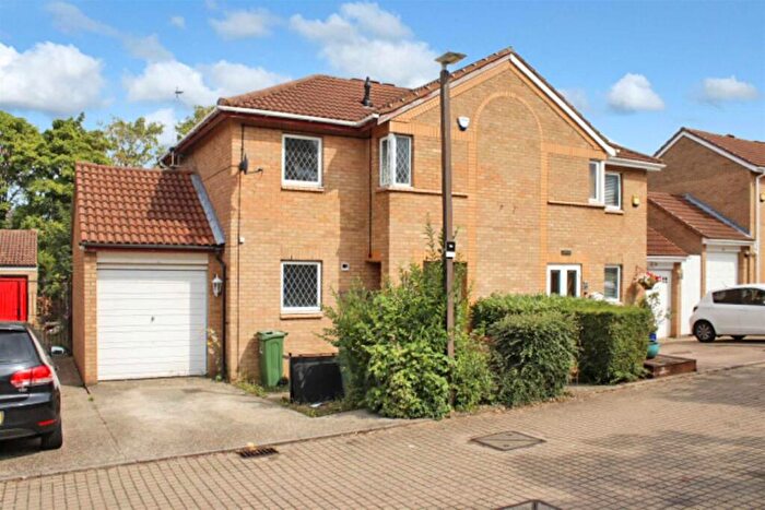 3 Bedroom Semi-Detached House To Rent In Quantock Crescent, Emerson Valley, MK4