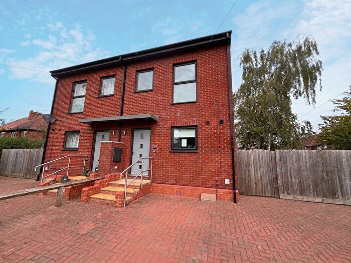 3 Bedroom Semi Detached House To Rent In Redwood Crescent, Nottingham, NG9