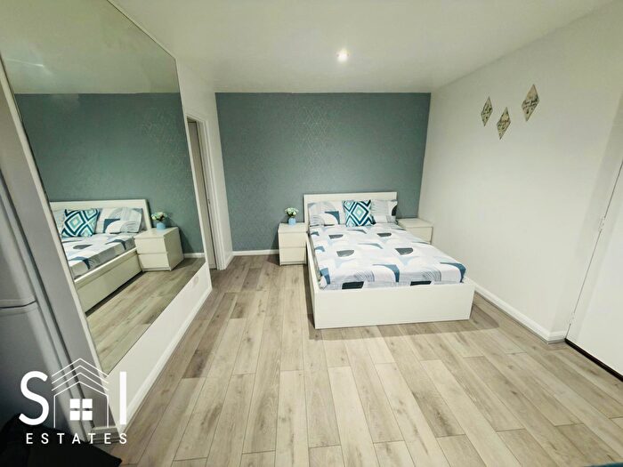 1 Bedroom Studio To Rent In Brendon Close, Harlington, Hayes, UB3