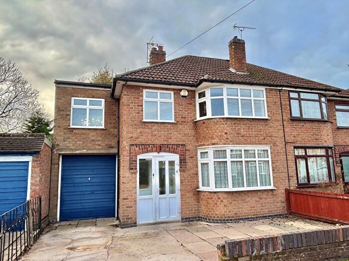 4 Bedroom Semi Detached House For Sale In Heybrook Avenue, Blaby, Leicester, Leicestershire., LE8