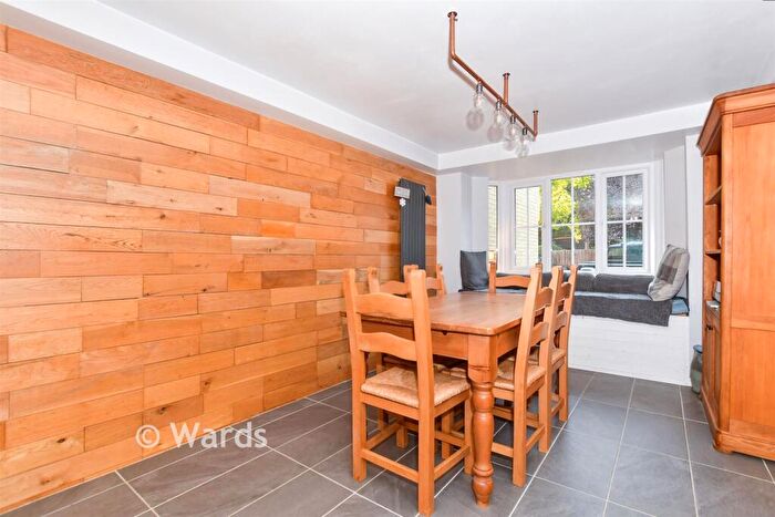 3 Bedroom Terraced House For Sale In Queens Road, Maidstone, Kent, ME16