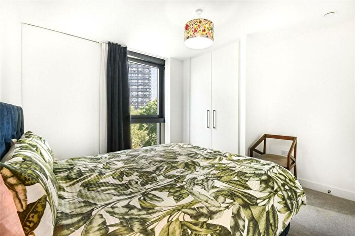 1 Bedroom Flat To Rent In Churchyard Row, Elephant And Castle, London, SE11