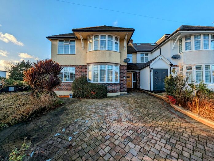 4 Bedroom Semi-Detached House To Rent In Exeter Road, London, N14