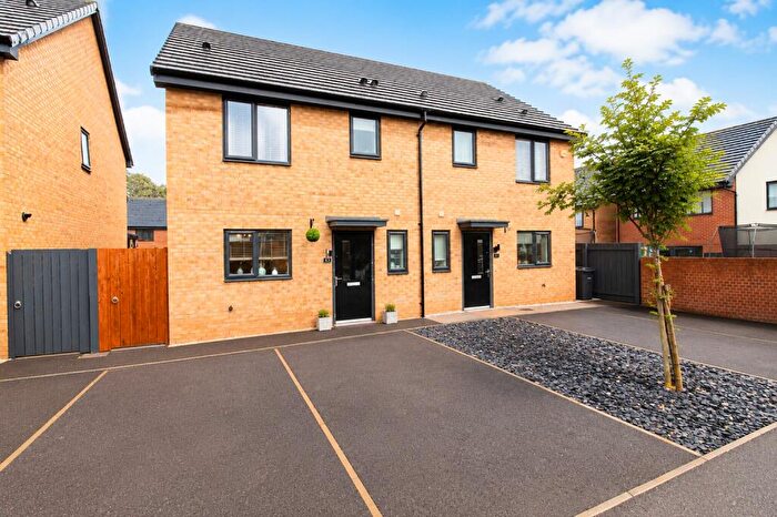 3 Bedroom Semi-Detached House For Sale In Finchley Close, Kingston Upon Hull, City Of Kingston Upon Hull, HU8