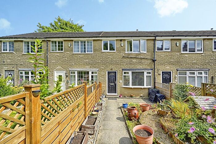 3 Bedroom Terraced House For Sale In Thorne Street, Holywell Green, Halifax, HX4