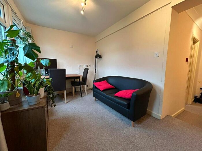 1 Bedroom Flat To Rent In Cowley Road, East Oxford, OX4