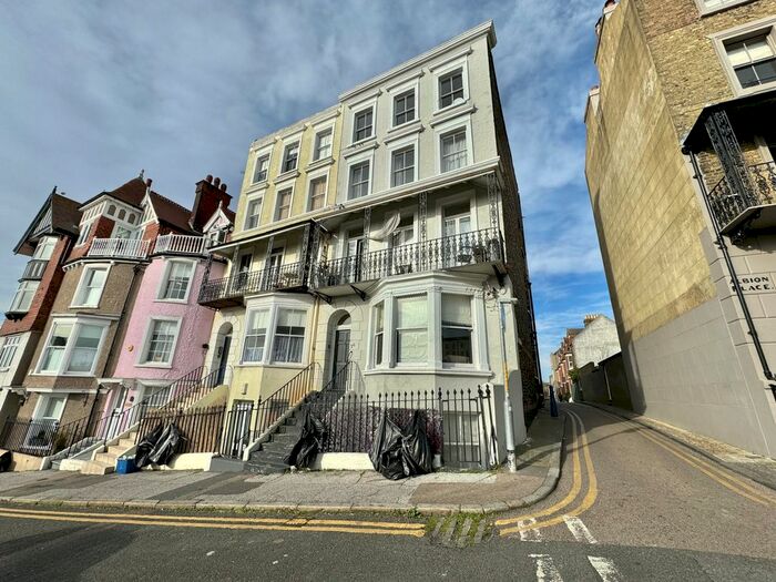 2 Bedroom Flat To Rent In Albion Hill, Ramsgate, CT11