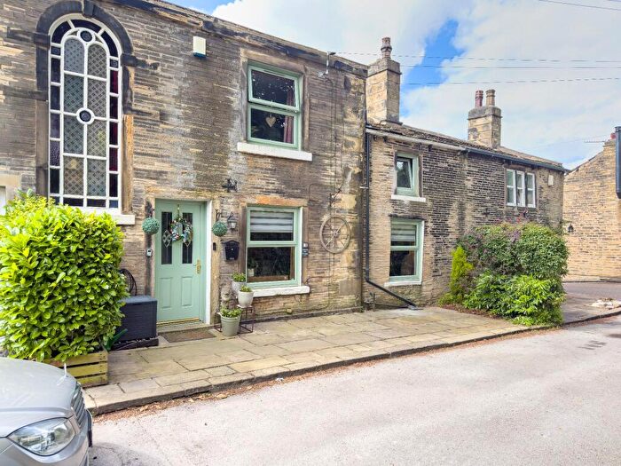 4 Bedroom Terraced House For Sale In Westfield Lane, Wyke, BD12