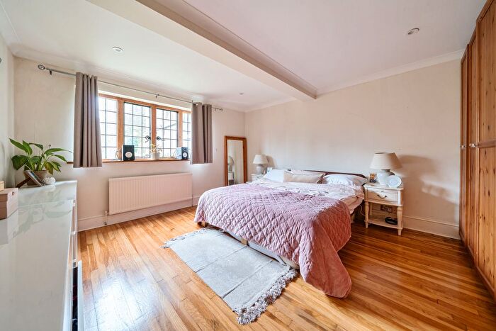 1 Bedroom Flat For Sale In Park Road, Stoke Poges, SL2