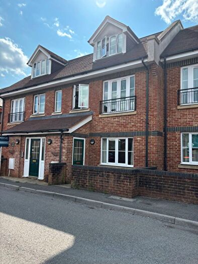 2 Bedroom Flat To Rent In Wey Hill, Haslemere, GU27