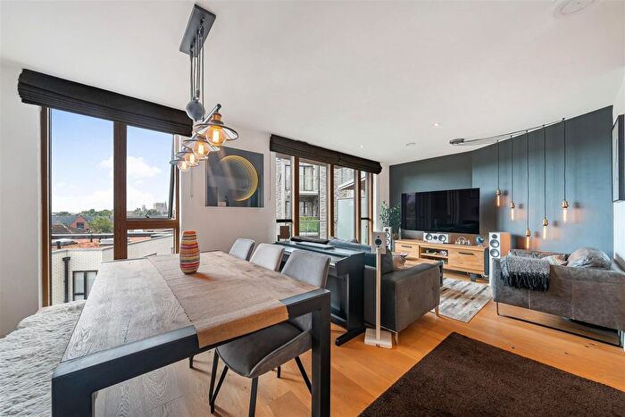 1 Bedroom Flat For Sale In Cavendish Road, London, SW19