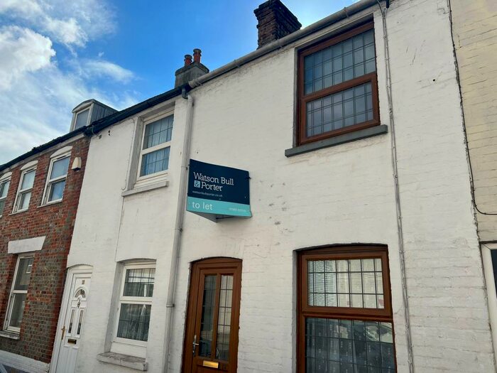 2 Bedroom House To Rent In Pyle Street, Newport, PO30