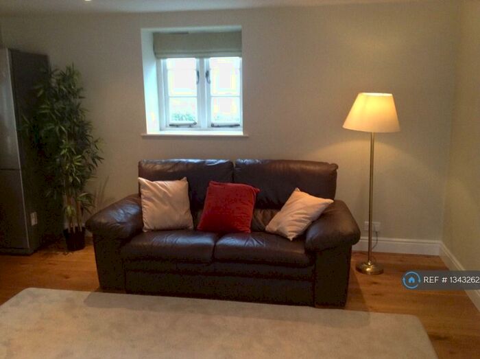 2 Bedroom Flat To Rent In Manor Farm, Bicester, OX27