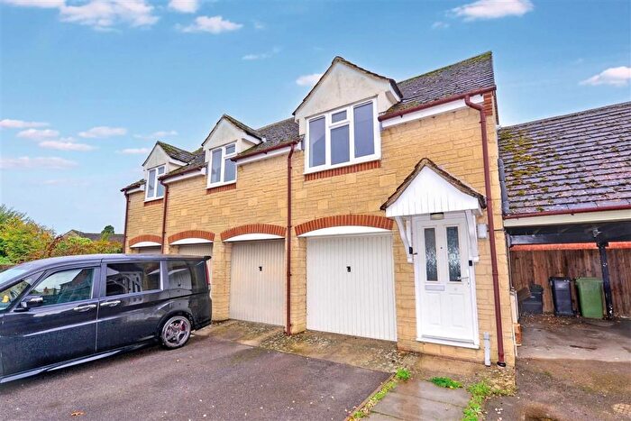 2 Bedroom Flat For Sale In Cotsmore Close, Moreton-In-Marsh, GL56