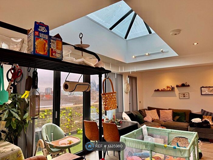 3 Bedroom Flat To Rent In Satchwell Road, London, E2