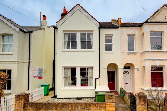 1 Bedroom Flat To Rent In Blackmores Grove, Teddington, TW11