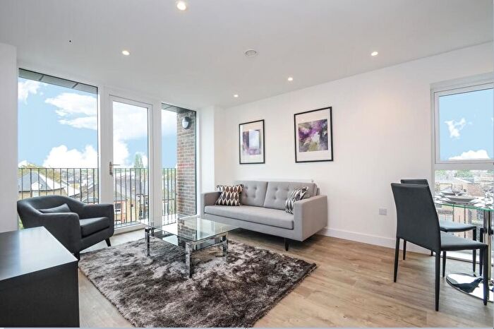 2 Bedroom Flat To Rent In Tooting High Street, London, SW17