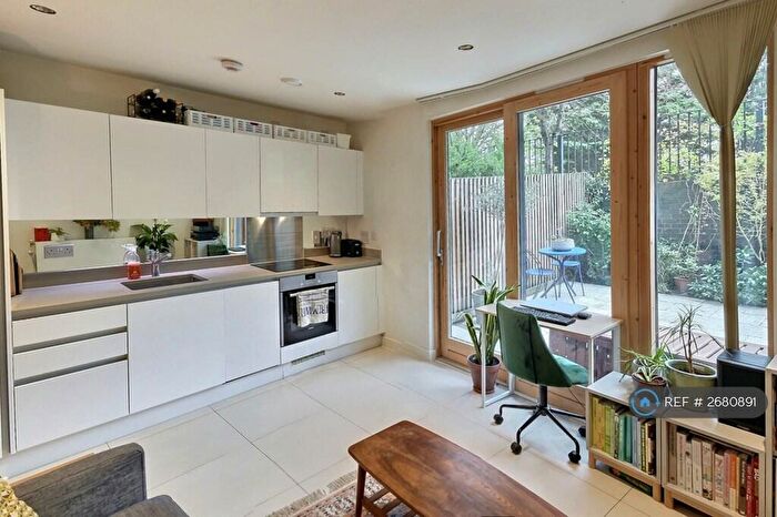 Studio To Rent In Cobblestone Square, London, E1W