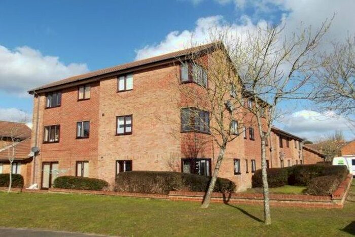 2 Bedroom Flat To Rent In Godmanston Close, Poole, BH17