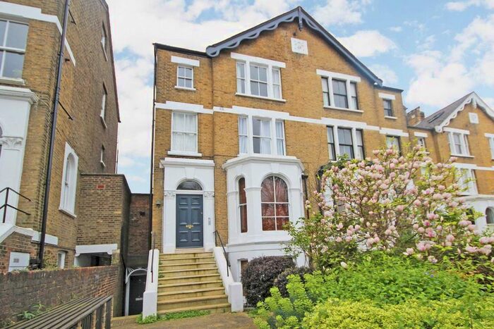 2 Bedroom Flat To Rent In Onslow Road, Richmond TW10