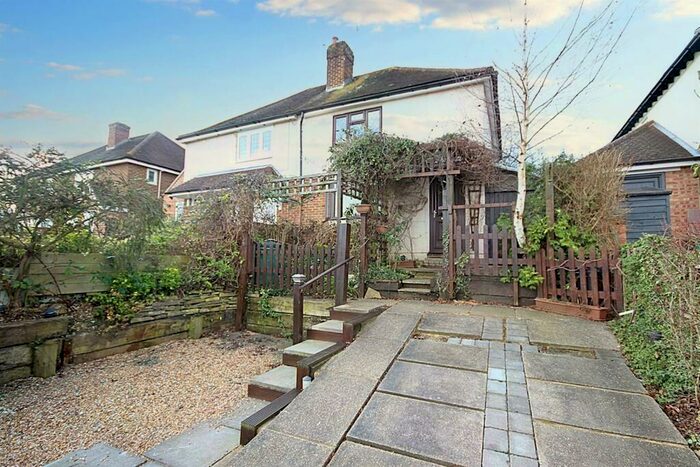 4 Bedroom Semi-Detached House To Rent In Woodside Road, Guildford, GU2